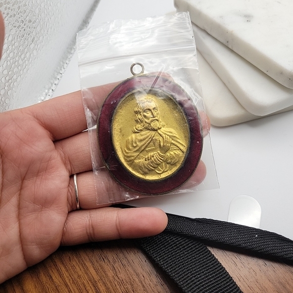 Vintage Gold and Red Oval Religious Pendant - Picture 2 of 8